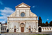 Firenze - La facciata di Santa Maria Novella, costruita dal 1458 secondo il progetto di Leon Battista Alberti. 